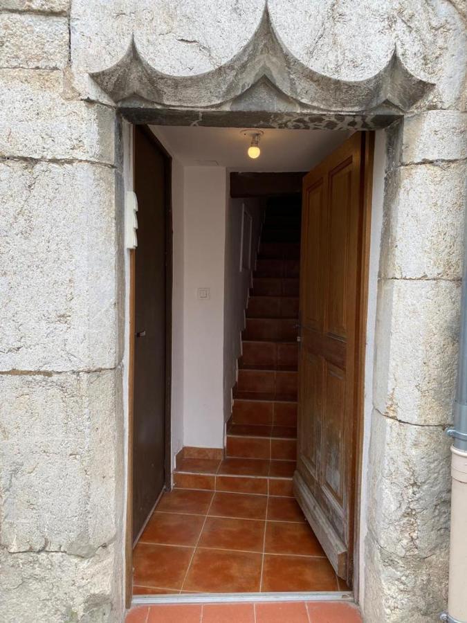 Petit Appartement Calme En Plein Centre Du Village De Ribiers Exterior foto